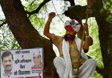 centre may order larger probe into farmer gajendra s suicide