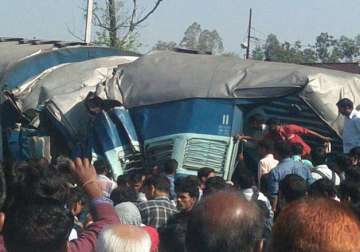 2 coaches of janta express train derail in raebareli 15 dead