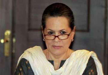 sonia gandhi urges pm to grant special status to ap