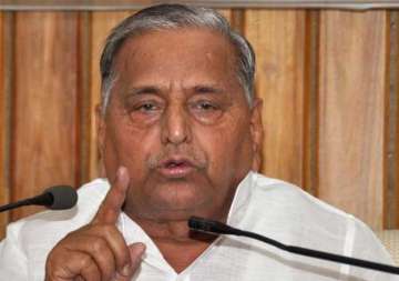 congress faces isolation mulayam and others against disrupting parl