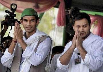 both of lalu s sons tej pratap and tejaswi yadav now leading in bihar vote count