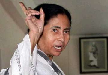 mamata urges industrialists to invest in bengal