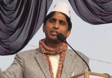 kumar vishwas targets rahul gandhi to hold farmers rally tomorrow