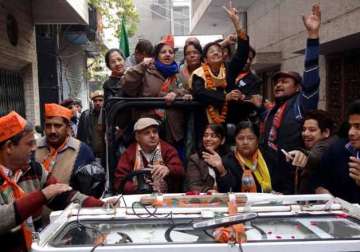 delhi polls kiran bedi campaigns in south delhi tweets vision document