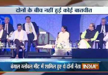 arun jaitley and arvind kejriwal share stage at bengal business summit