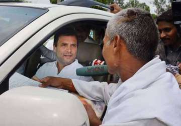 rahul gandhi helps injured youth on roadside before catching flight