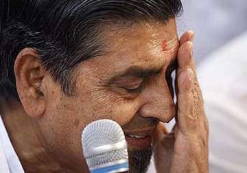 jagdish tytler attacked abused at marriage function