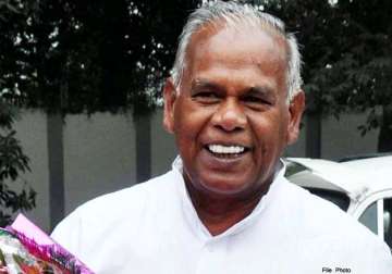 manjhi accuses ministers of doubting his ability