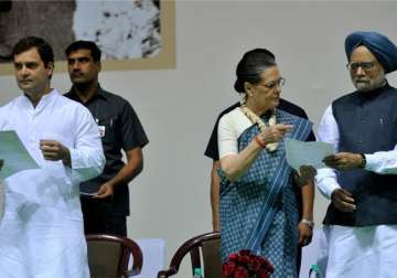 manmohan sonia rahul pay tribute to nehru