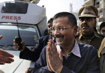 arvind kejriwal to travel by car for swearing in ceremony