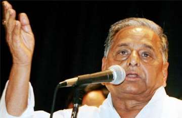 end infighting or face action mulayam to party leaders
