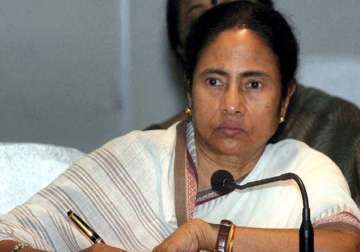 mamata asks cpi m to join her fight against communalism