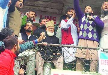 top kashmiri separatist leaders share dais after 5 years