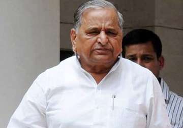 police complaint filed against sp chief mulayam singh by ips officer