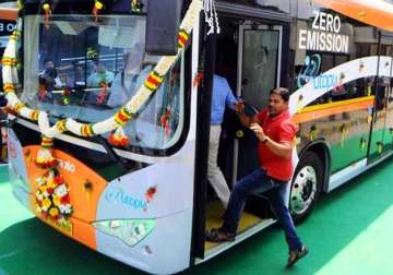 pm modi to gift two battery buses for mps to check pollution gadkari