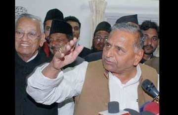 mulayam meets shahi imam to take up ayodhya verdict in parliament