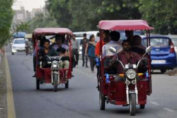 bjp welcomes restarting of e rickshaws