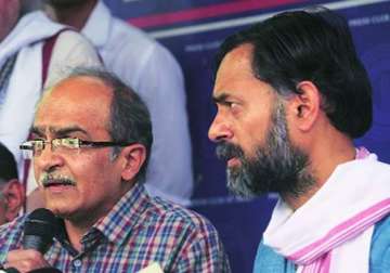 swaraj samvad yadav bhushan duo hits out at aap leadership demand transparency