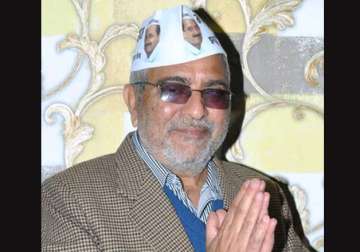 aap leader dharamvira gandhi complains against slander campaign