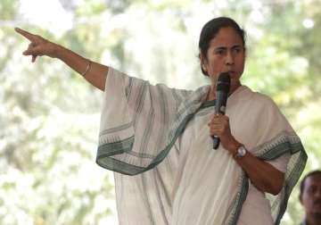 mamata banerjee blames centre left front for saradha scam
