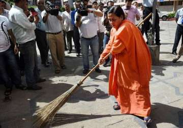will devote 300 hours annually to swachh bharat mission uma