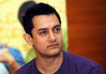 shiv sena announces rs 1 lakh reward for slapping aamir