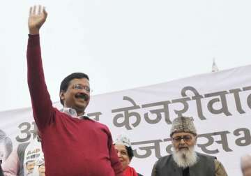 delhi polls pm modi anna hazare congratulate aap s arvind kejriwal