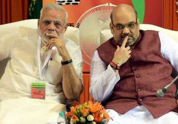 amit shah discusses lalit modi case with pm modi raje to continue as rajasthan cm