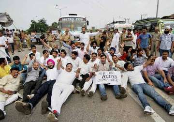 aiims issue congress workers stage protest burn dy cm s effigy