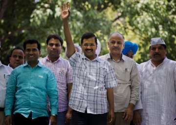 sniffing plot to finish aap arvind kejriwal bats for public trial of media