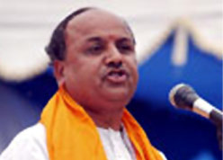 azmi is dividing hindi speaking hindus in maharashtra says togadia