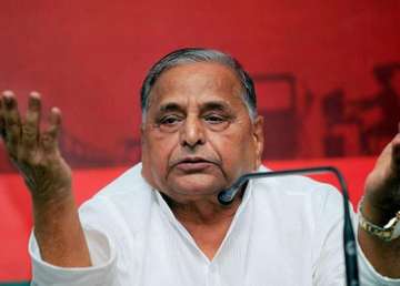 mulayam pulls up akhilesh govt for slow pace of work in up