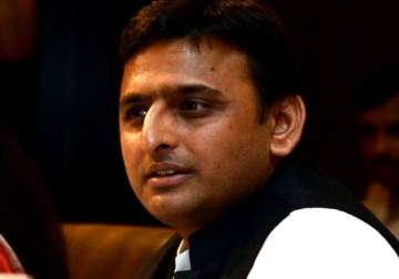 akhilesh yadav and arvind kejriwal meet to discuss land issue