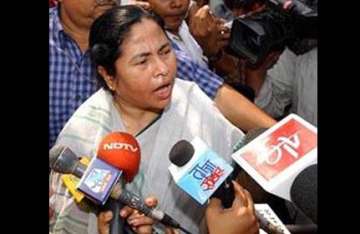 cong tc to go it alone in kmc elections mamata blames cong