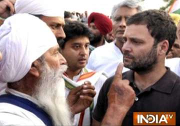 rahul gandhi visits family of farmer who committed suicide in punjab