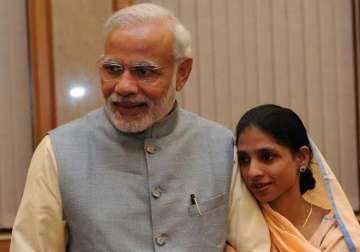 pm modi meets geeta announces rs 1 cr for foundation that looked after her