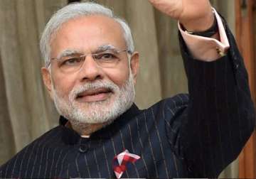 modi s suit auctioned only in face of criticism raj thackaray