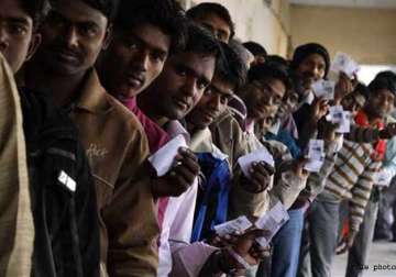 voting picks up in bihar over 33 per cent voting till noon