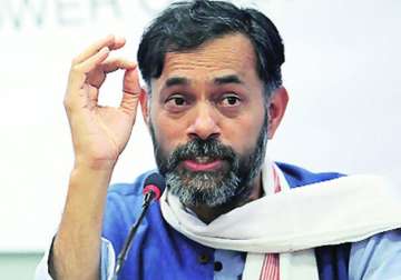yogendra yadav appeals for relief to drought hit up farmers