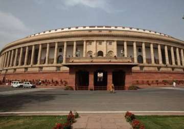 gandhigiri in lok sabha bjp mps offer roses to protesting cong mps