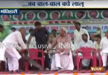 narrow escape for lalu as ceiling fan falls on rjd chief watch video
