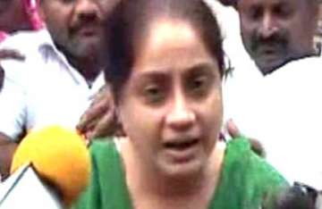 case registered against vijayasanthi ec issues notice