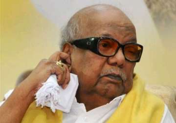 karunanidhi writes to president pm against violence by aiadmk activists