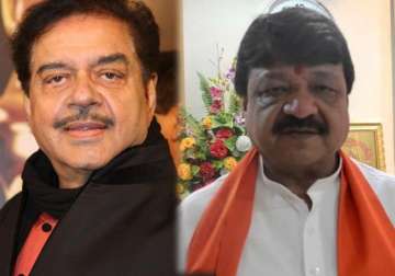 shatrughan hits back at vijayvargiya over dog analogy says haathi chale bihar ... bhaunken hazaar