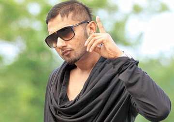 haryana polls chautala s inld ropes in rapper honey singh to woo voters