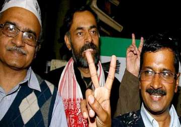 aap crisis prashant bhushan yogendra yadav may be out of pac today
