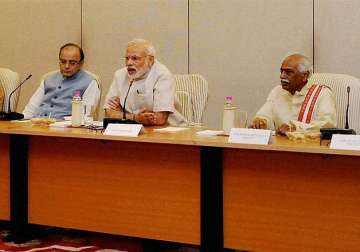 pm modi meets trade union leaders hear their views on eco policy