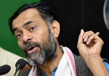yogendra yadav demands jitendra singh tomar s resignation