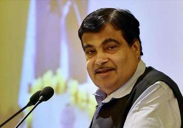 nitin gadkari meets uddhav thackeray over land bill