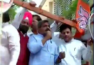 bjp protests outside kejriwal s residence over law minister s fake degree